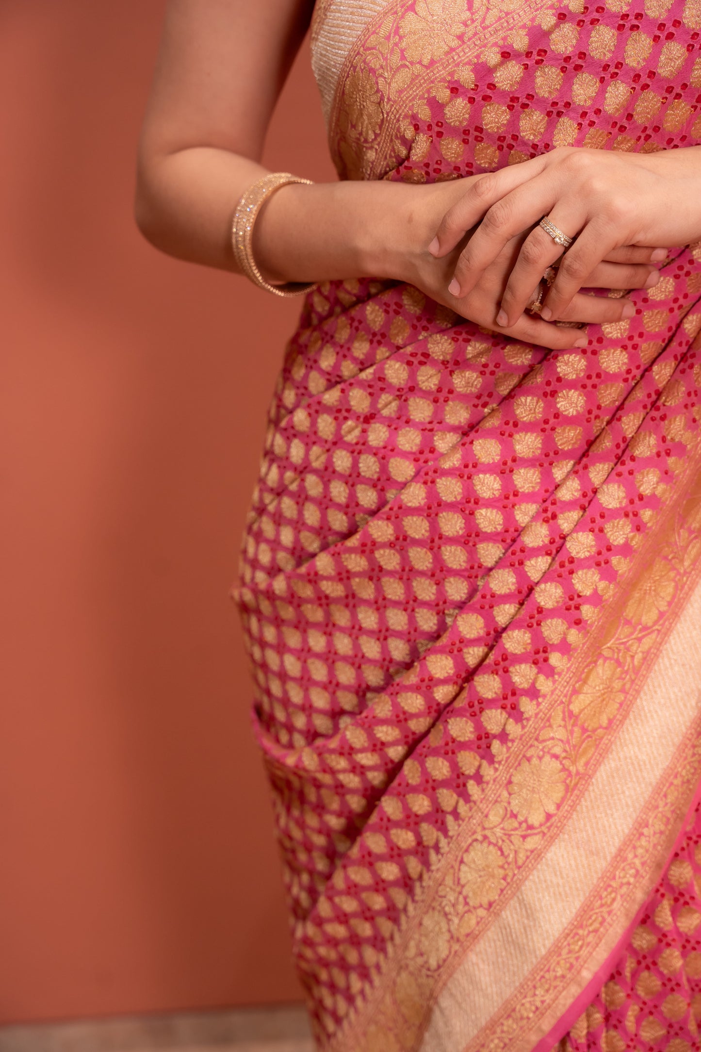 Gulabi Shahi bandhez Saree